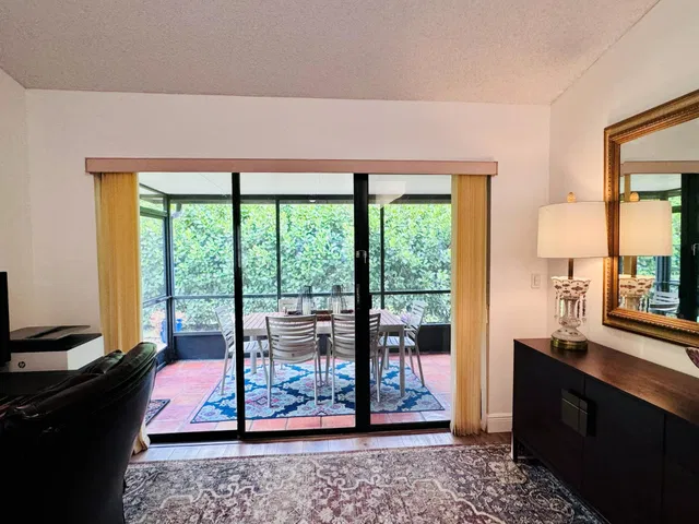 Residence photo 34