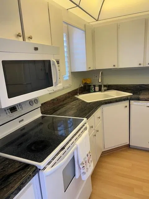 Unit 28 H photo 3