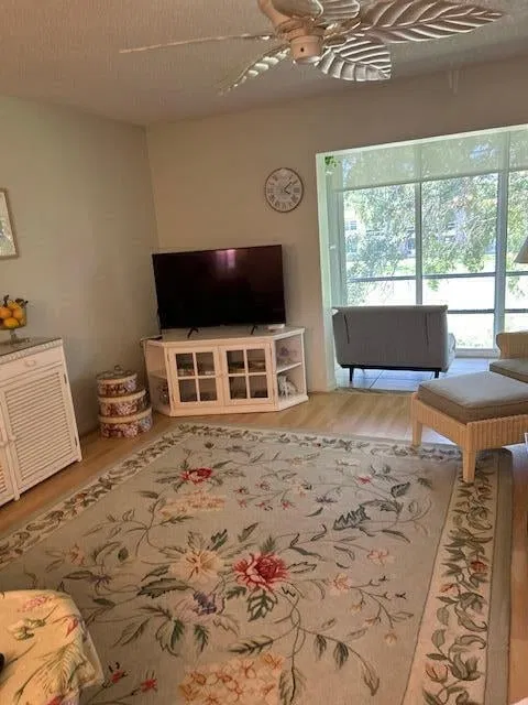 Unit 28 H photo 8
