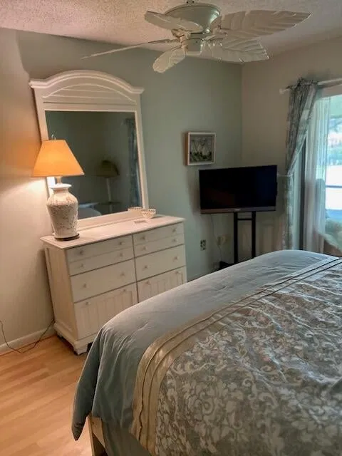Unit 28 H photo 17