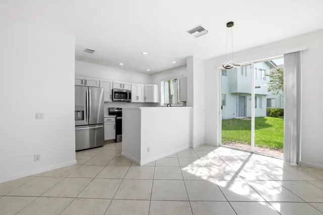  Residence photo 6
