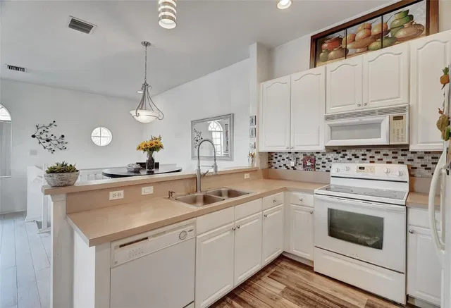 Unit 209 photo 13