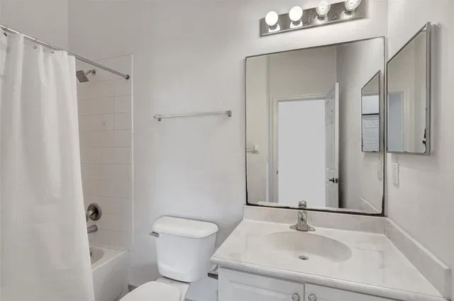 Unit 209 photo 15