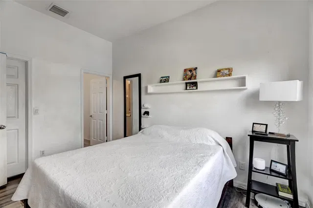 Unit 209 photo 17