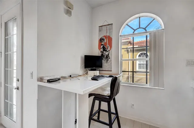Unit 209 photo 22