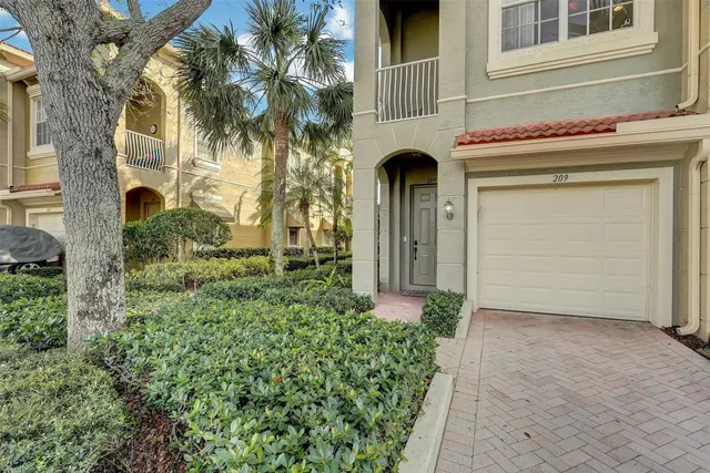 Unit 209 photo 27