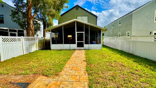 Residence photo 3