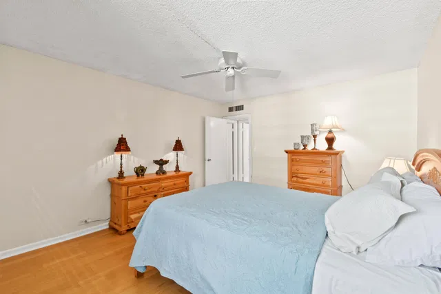 Unit 601 photo 20