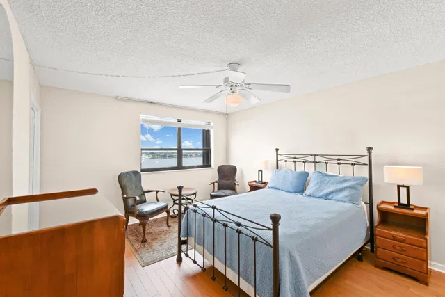 Unit 601 photo 15