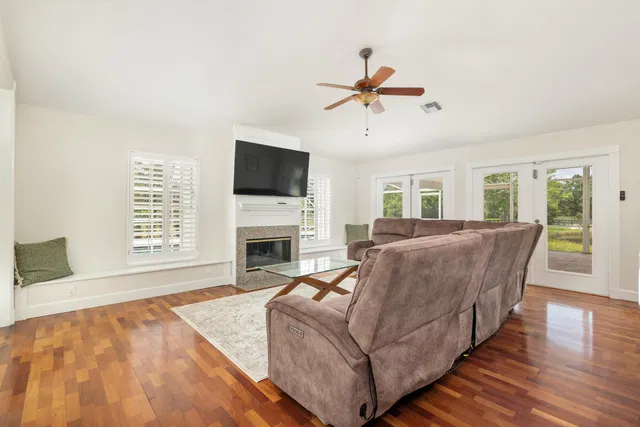 Residence photo 17
