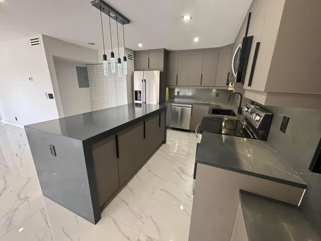  Unit C2 photo 15