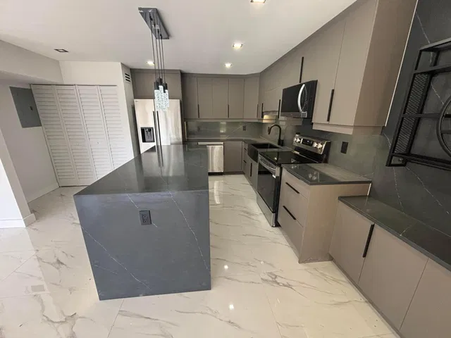  Unit C2 photo 16