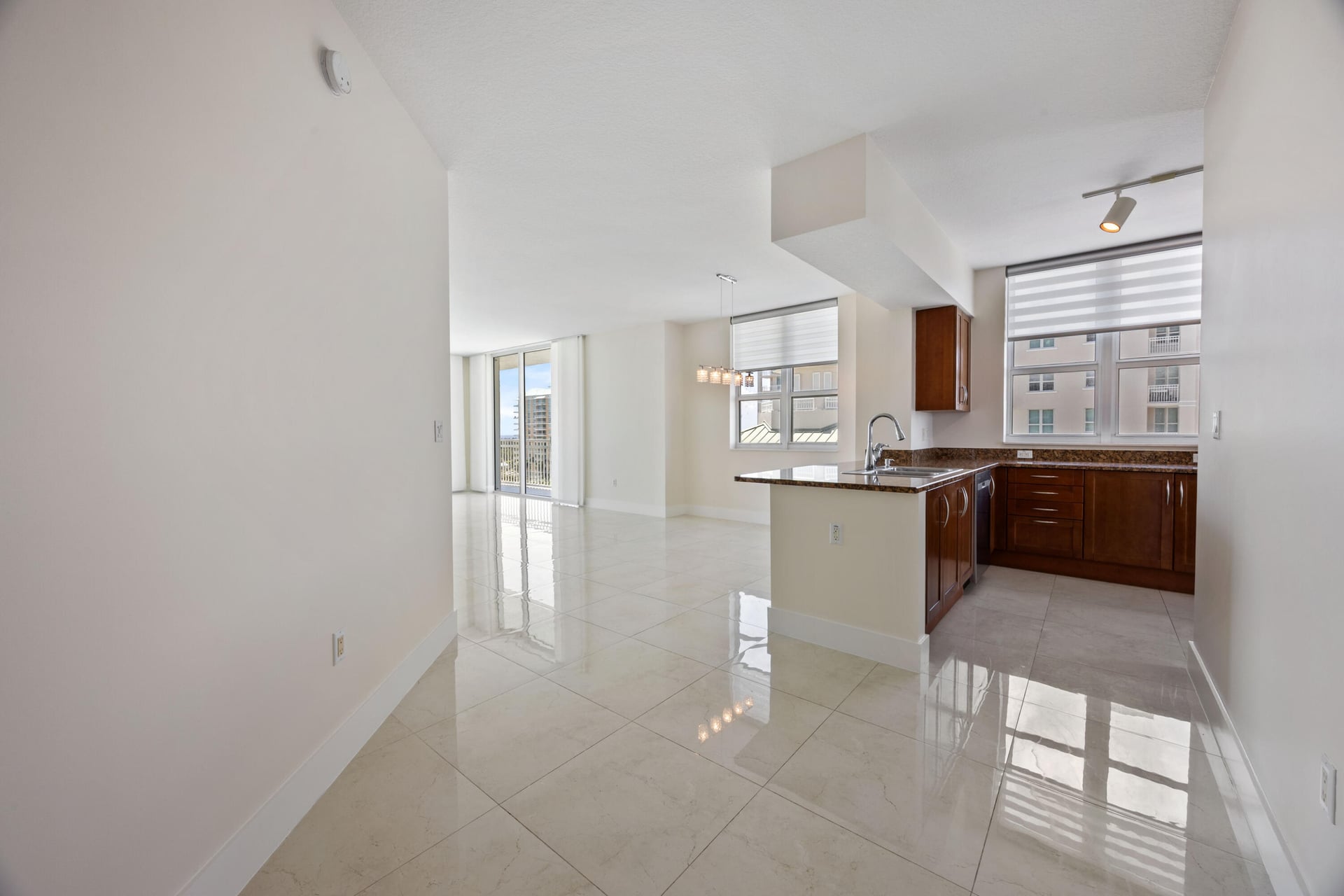  Unit 905 photo 12