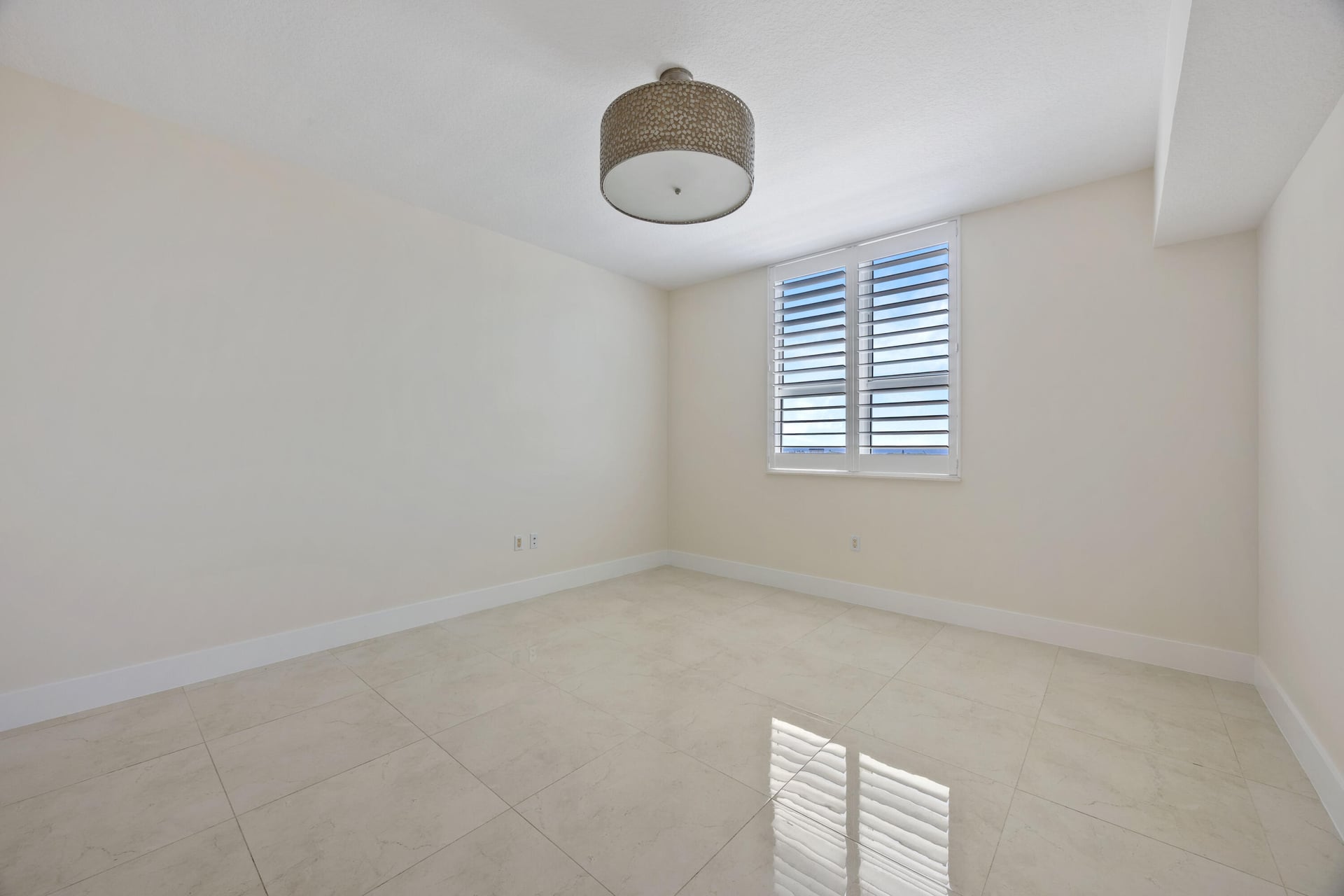  Unit 905 photo 35