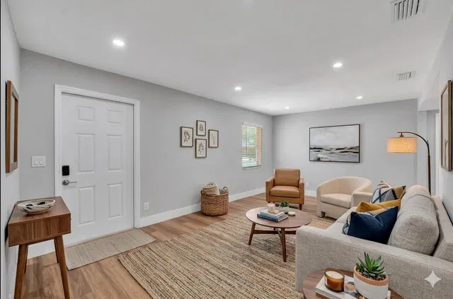 Residence photo 2