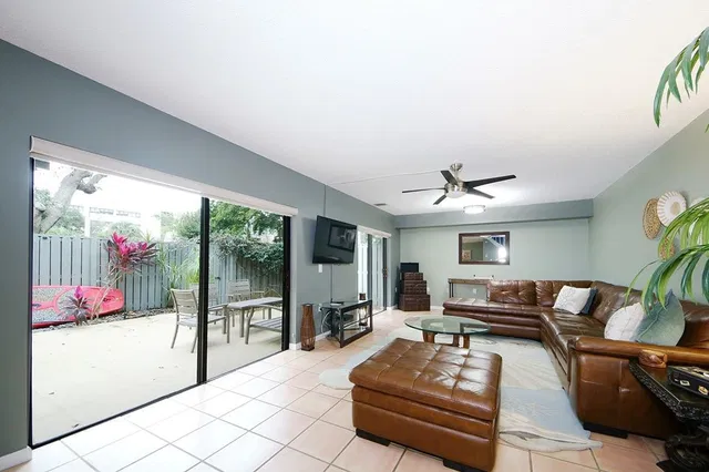 Unit 504 photo 2