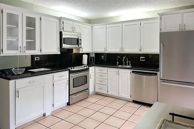 Unit 504 photo 3