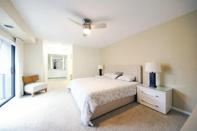 Unit 504 photo 4