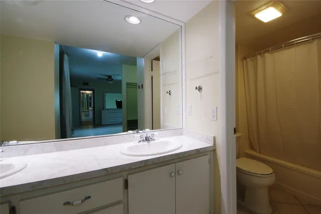 Unit 504 photo 7