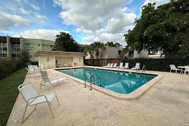 Unit 504 photo 13