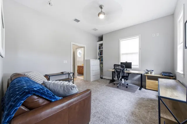  Residence photo 33