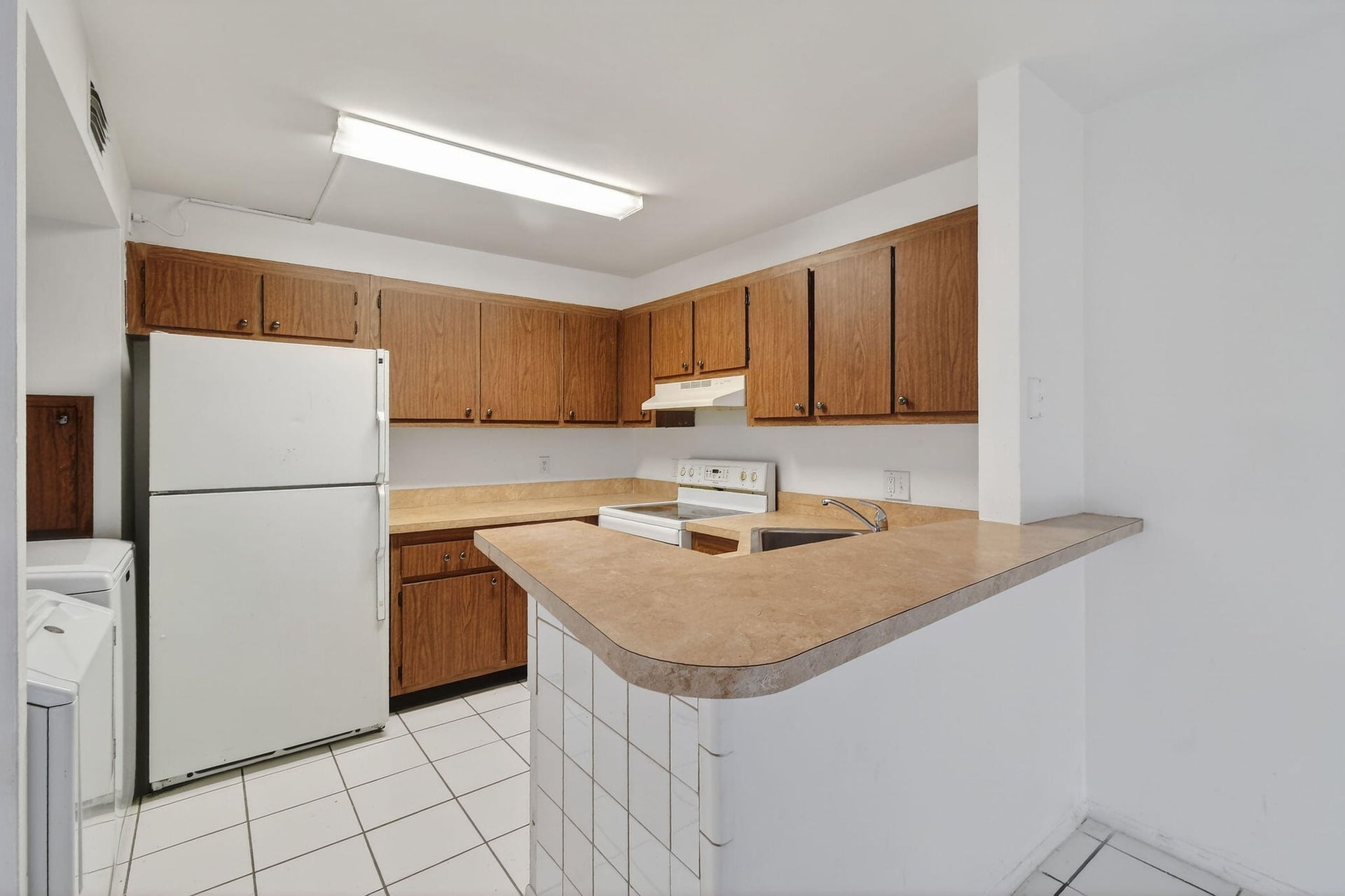  Unit B photo 16