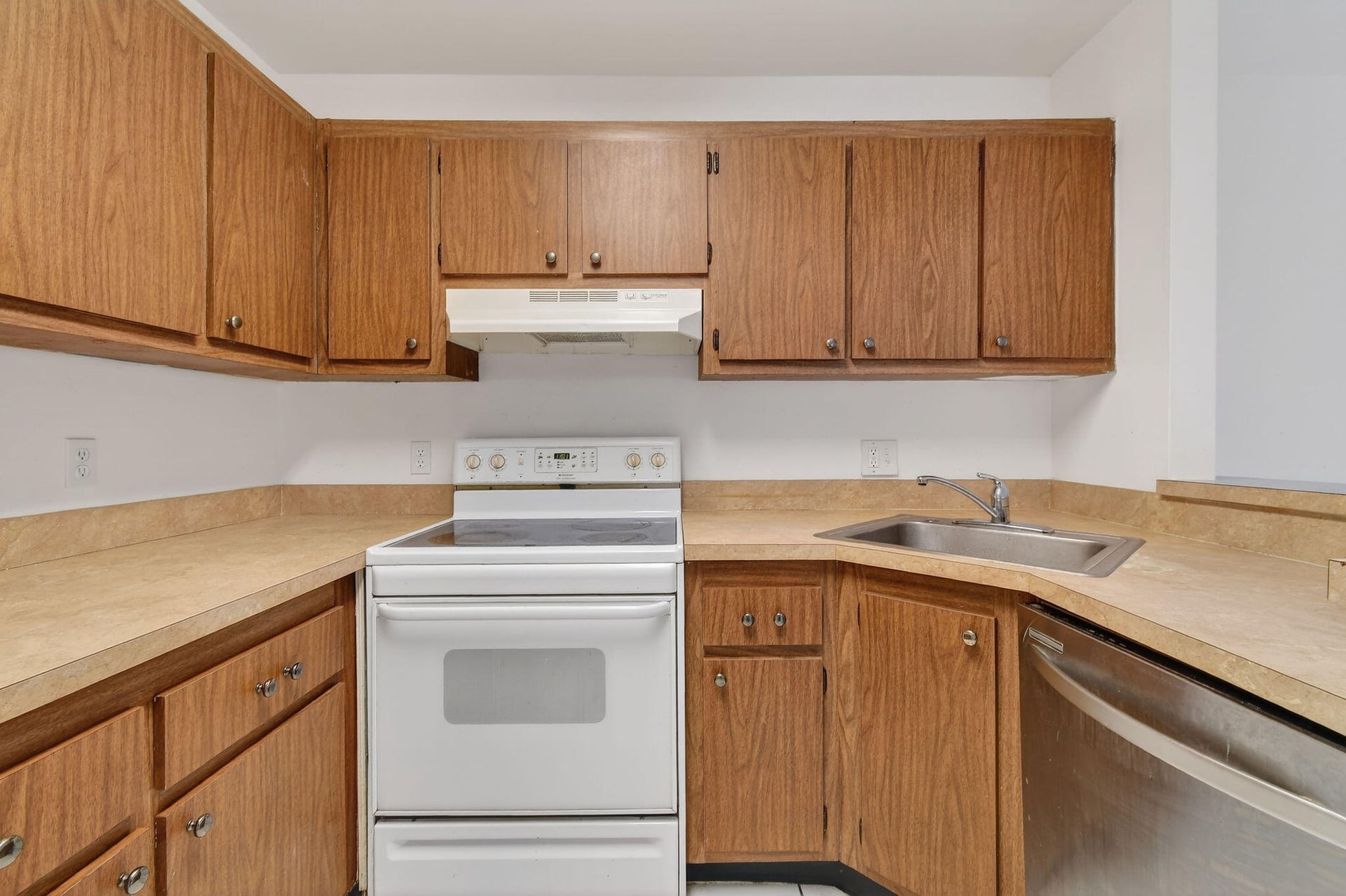  Unit B photo 18