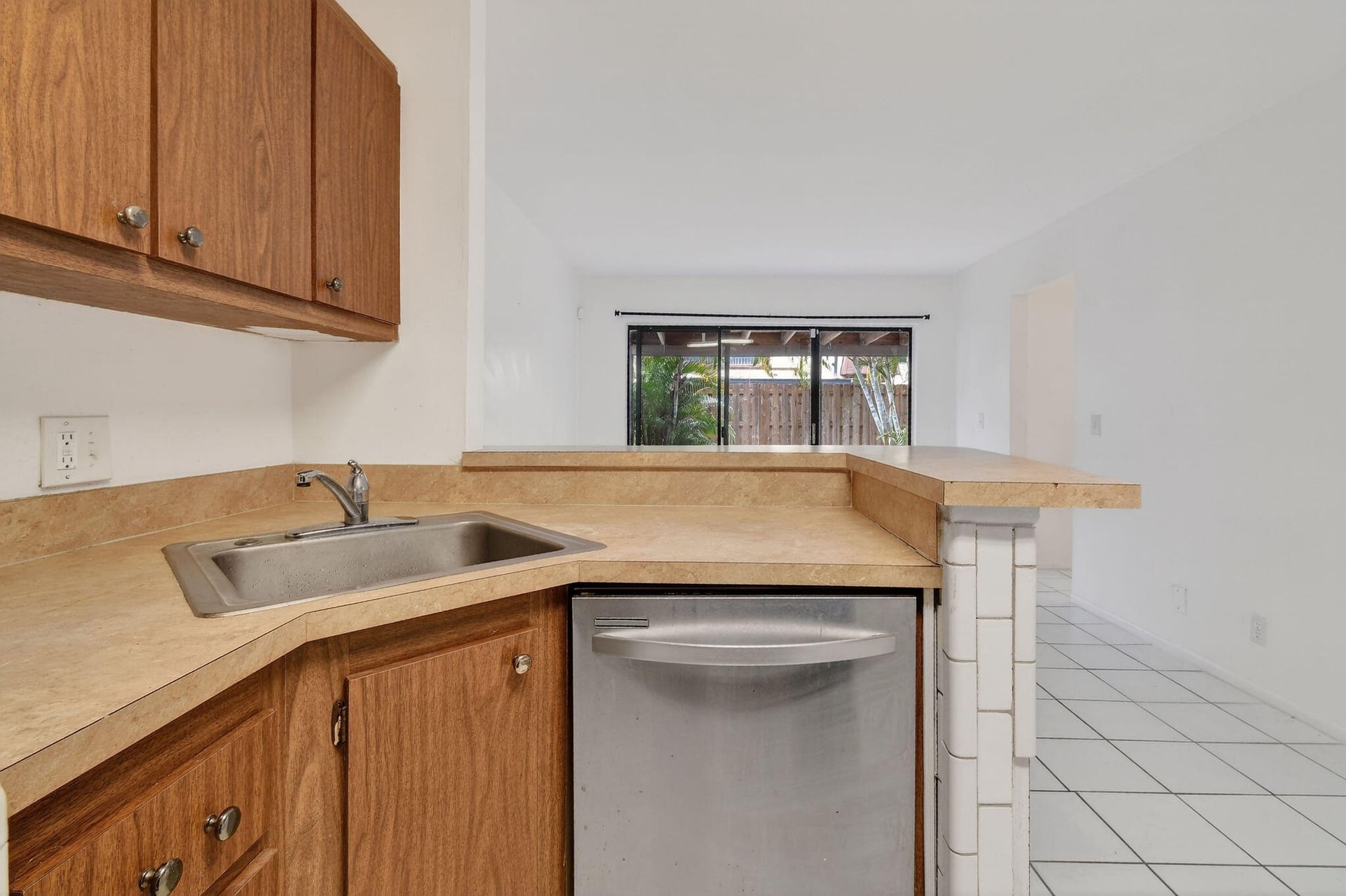  Unit B photo 20
