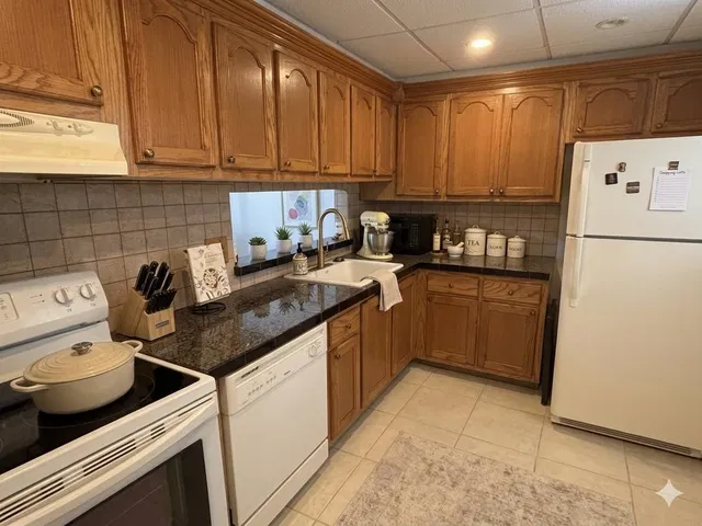 Unit 222 photo 4