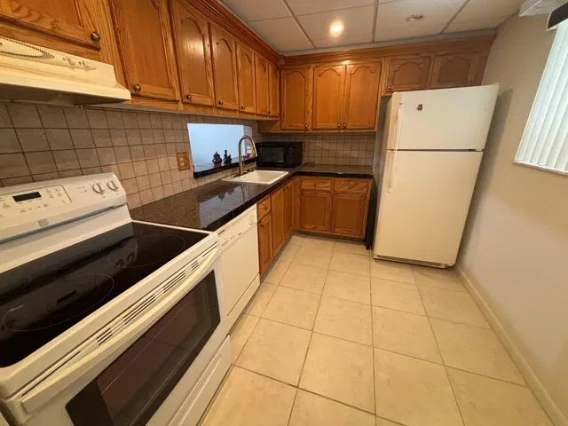 Unit 222 photo 5