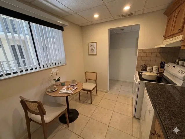 Unit 222 photo 6