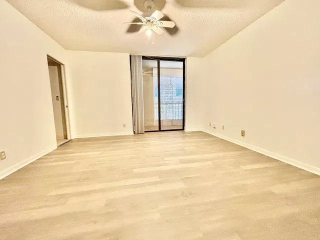 Unit 222 photo 12