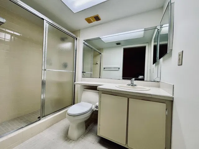 Unit 222 photo 14