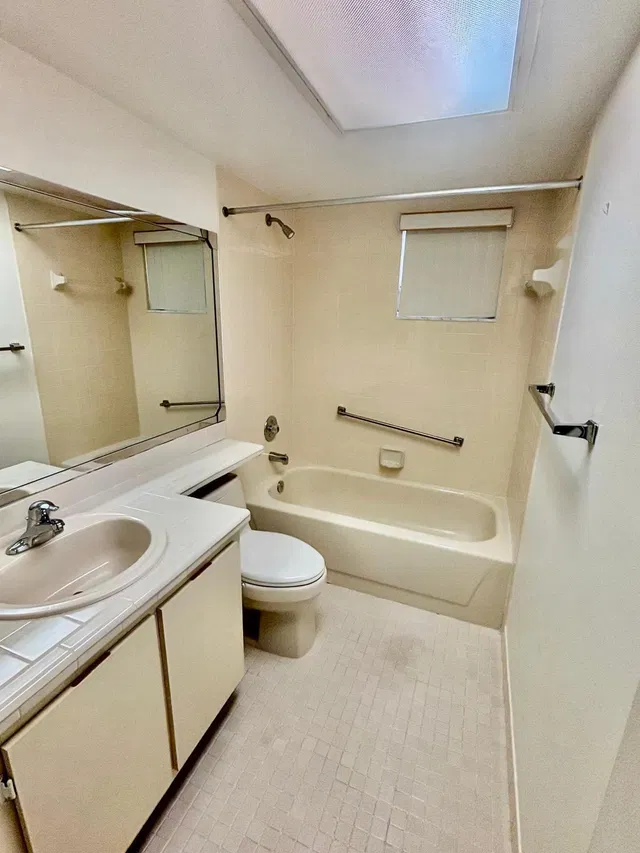 Unit 222 photo 17