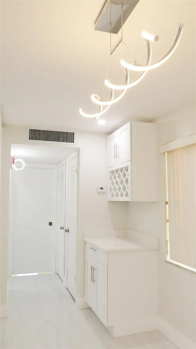 Unit 343 photo 4