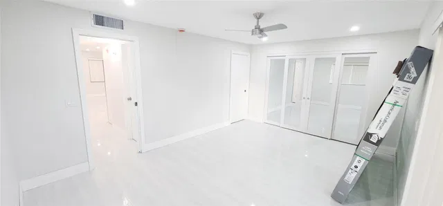 Unit 343 photo 10