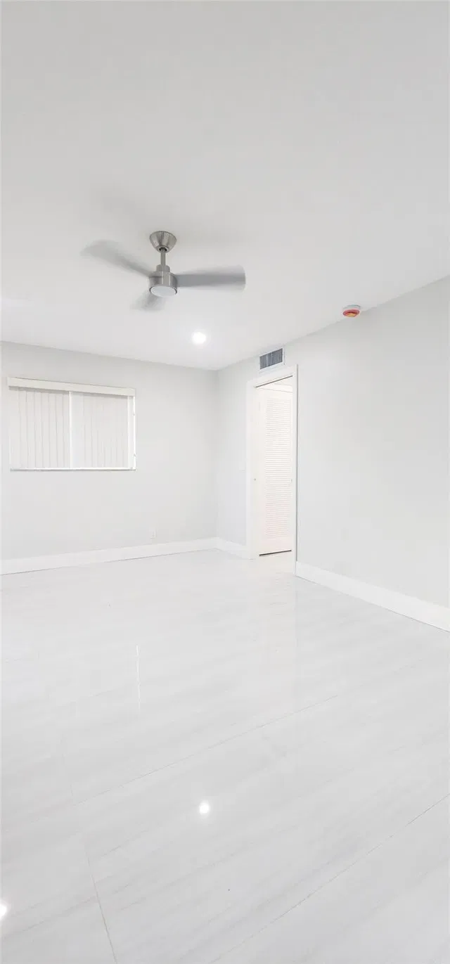 Unit 343 photo 12