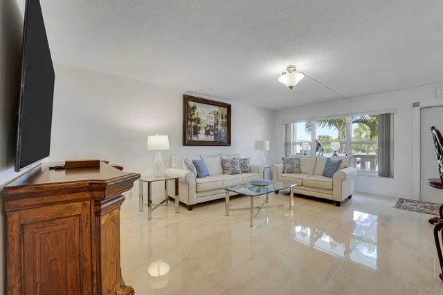 Residence photo 5