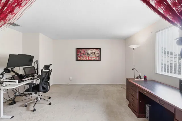 Residence photo 17