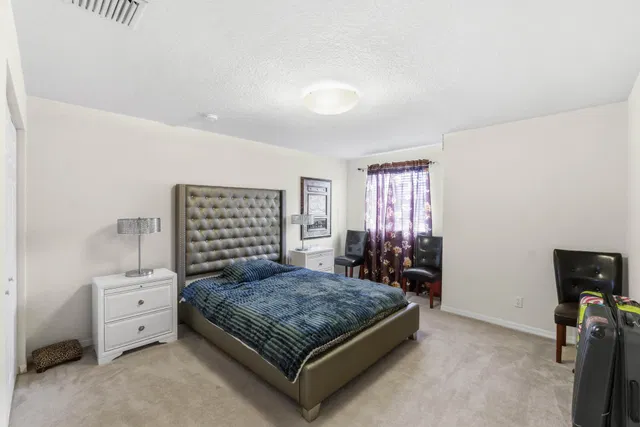 Residence photo 24