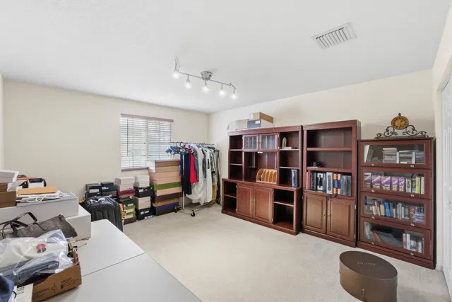 Residence photo 25