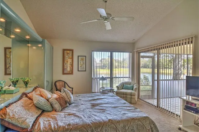 Eastpointe Country Club Residence photo 23