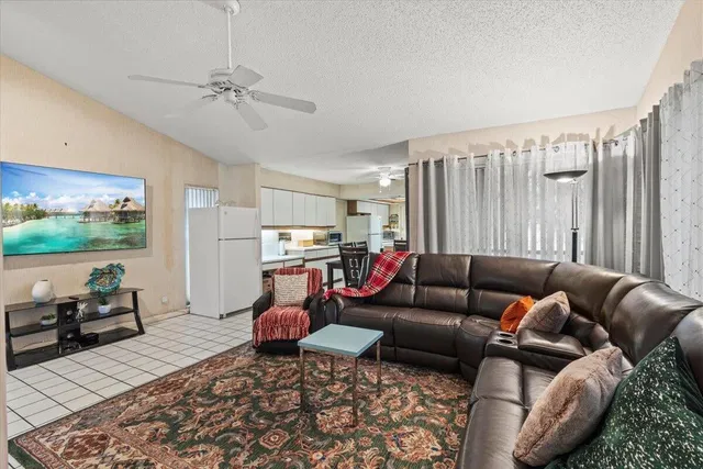 Eastpointe Country Club Residence photo 25