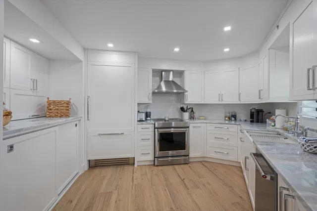 Unit 510 photo 18