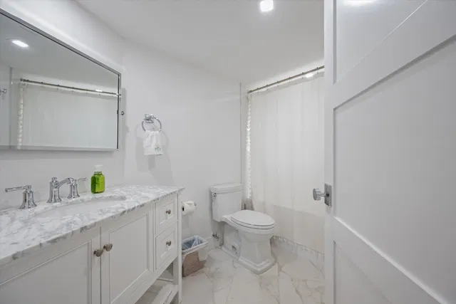 Unit 510 photo 32