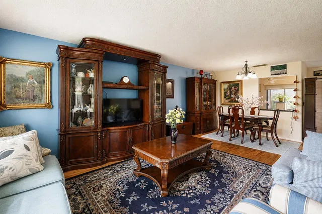 Residence photo 23