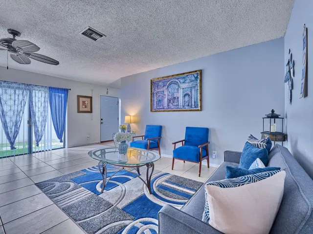  Residence photo 6