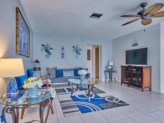  Residence photo 8