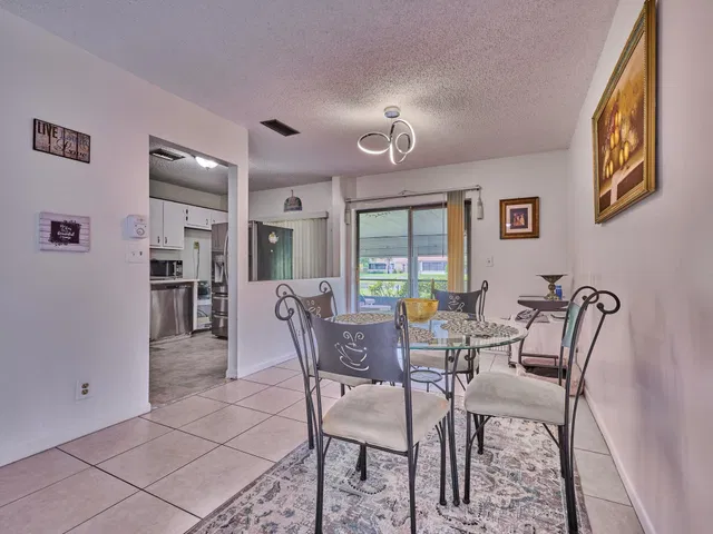  Residence photo 9