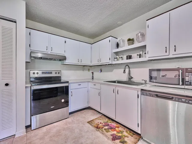  Residence photo 12